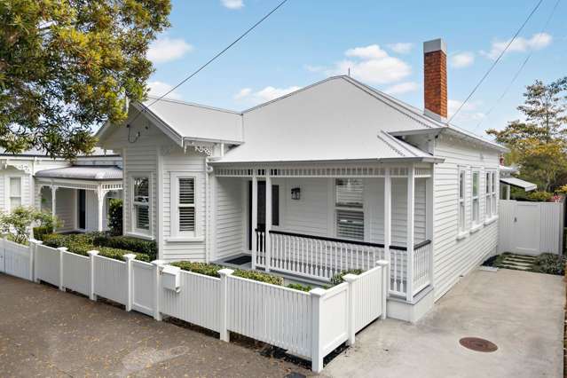 PONSONBY SOPHISTICATED CHARMER