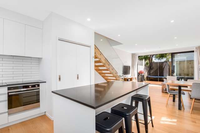 Beachside Bliss, Near-New & Freehold