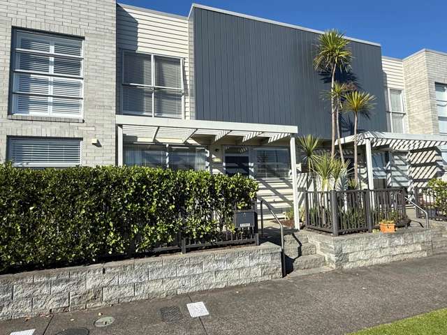 STUNNING 2 BEDROOM HOME IN PRIME LOCATION