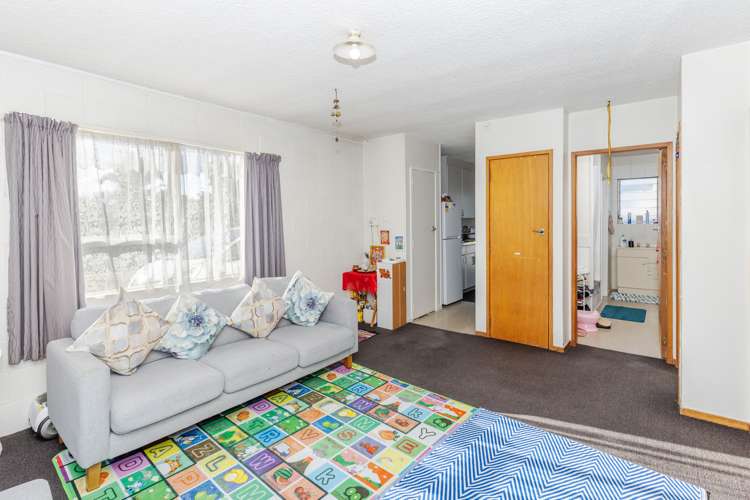 2 Coates Street Hamilton East_11