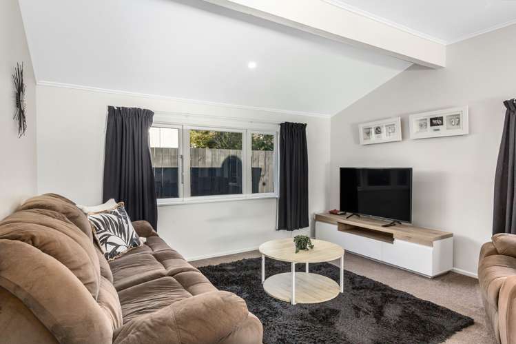 12a Heretaunga Square Silverstream_5