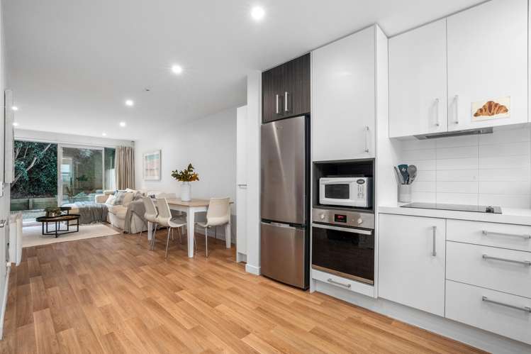 11/8 Thatcher Crescent, Crofton Downs_3