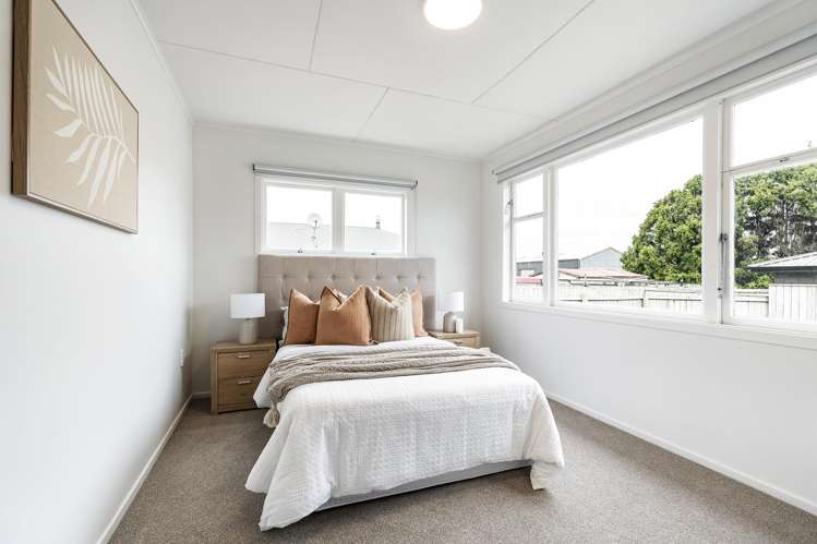 44 Egmont Road Waiwhakaiho_11