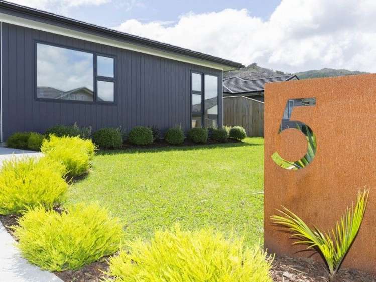 5 Cory Jane Grove Riverstone Terraces_16