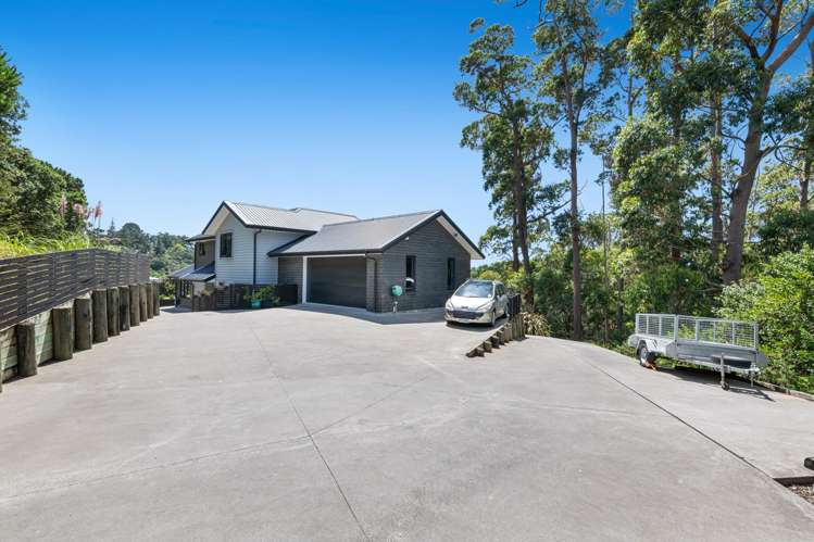 8 Roberts Road Matakatia_25