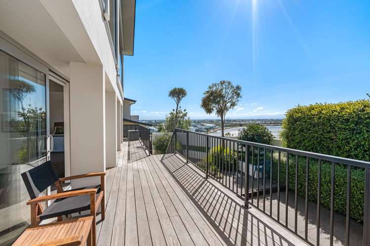 62 Te Awakura Terrace Mount Pleasant_32