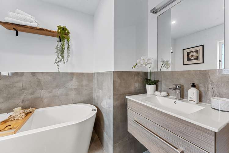 57 Amberley Avenue Te Atatu South_13