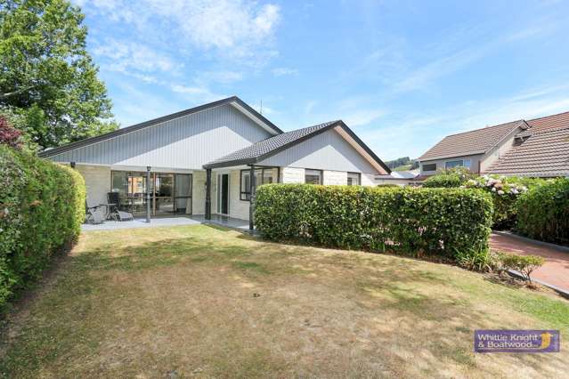 6 Holmcroft Court Cracroft_1