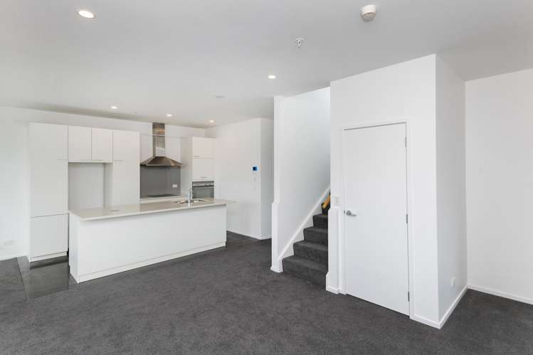 203/4 Reads Quay, Marinaview Gisborne_22