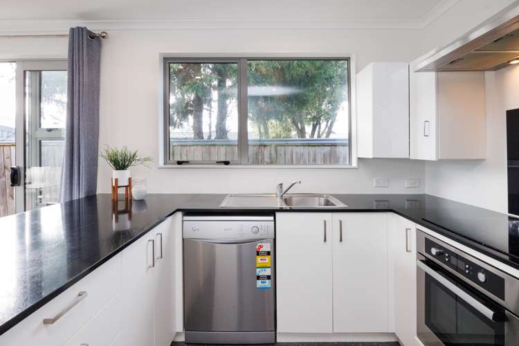 56 Exeter Crescent Takaro_5