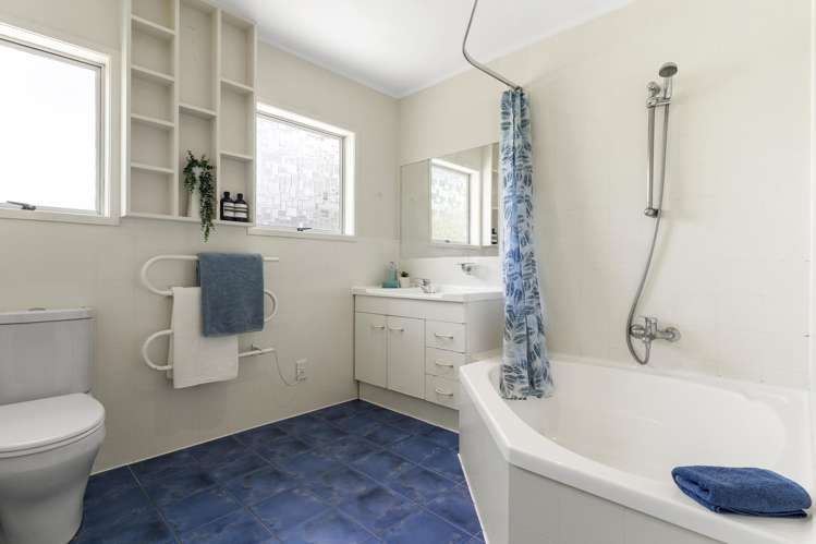 982 Beach Road Torbay_12