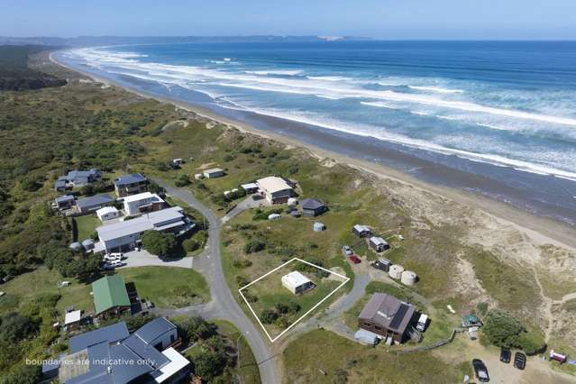 Seaside Section. Coastal Escape at 90 Mile Beach