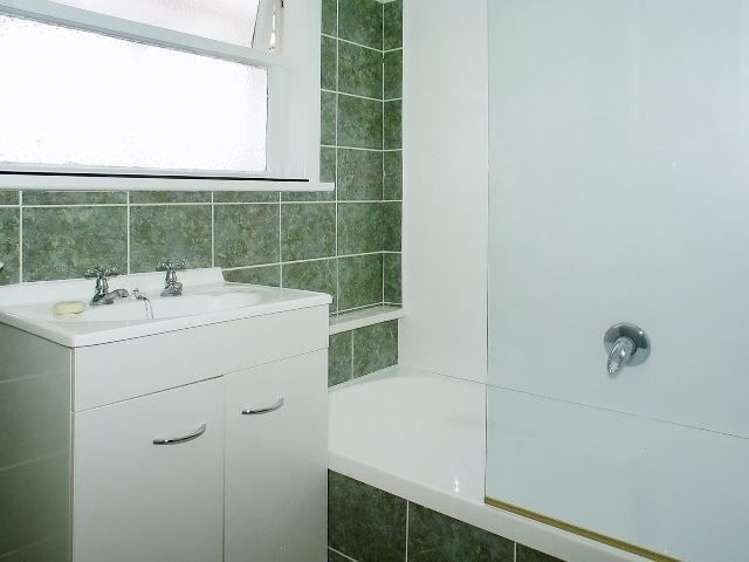 7a Romney Square Tawa_11