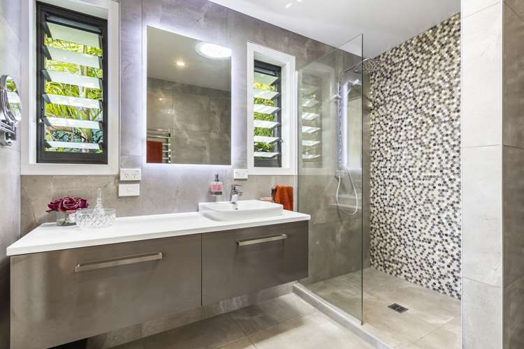 17 Kiwi Esplanade Mangere Bridge_13