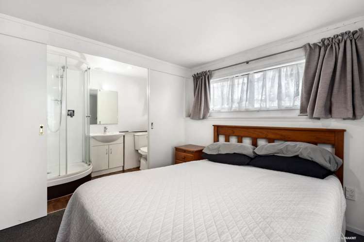 2/18 Glengarry Road Glen Eden_11