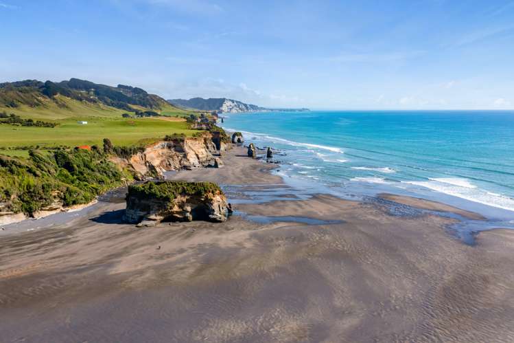 2 Hills Road Tongaporutu_27