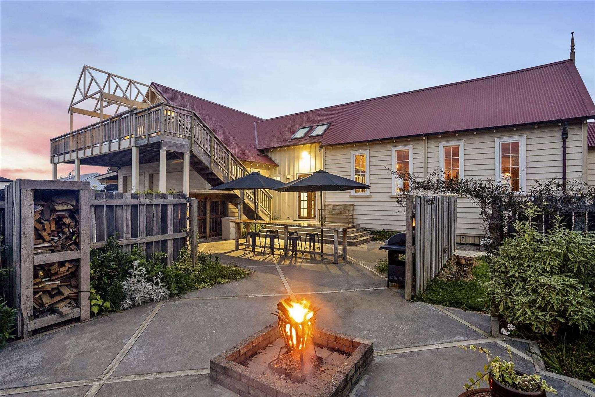 Married at first building site: Why Kiwi couple said 'I do' to renovation