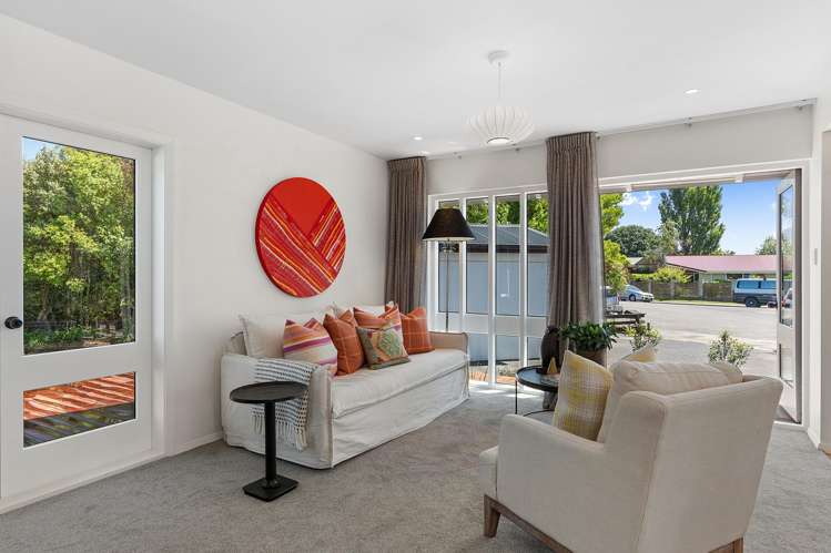 10 Esher Place Saint Martins_3