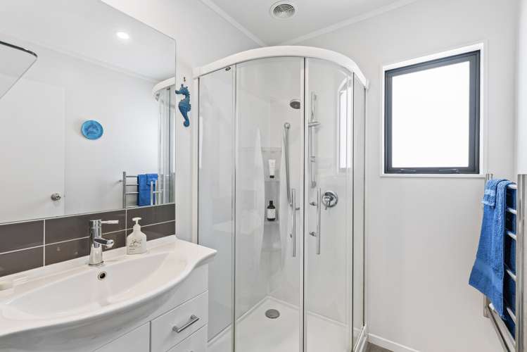 7 Adrian Grove Waikanae Beach_15