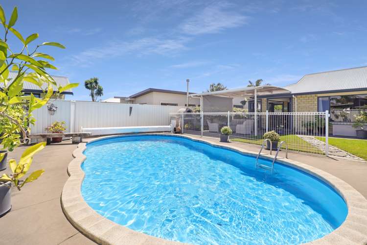 20 Pohutukawa Grove Lytton West_16