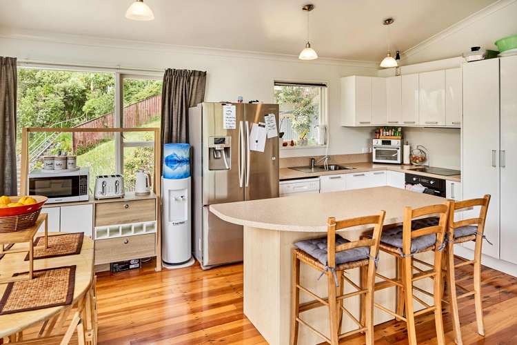 19 Holmes Grove Naenae_6