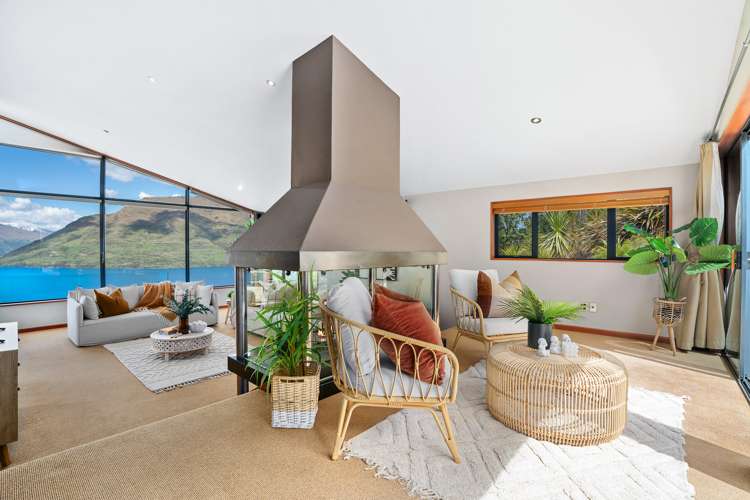 145 Wynyard Crescent Fernhill/Sunshine Bay_9