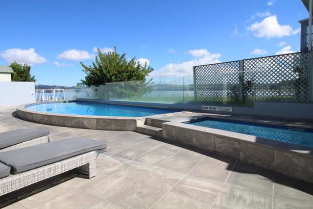 6/2 Lowell Place Waipahihi_1