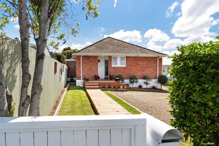 43 Hutchinson Avenue New Lynn_1