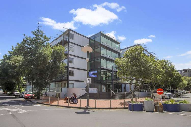220/125 Customs Street West City Centre_15