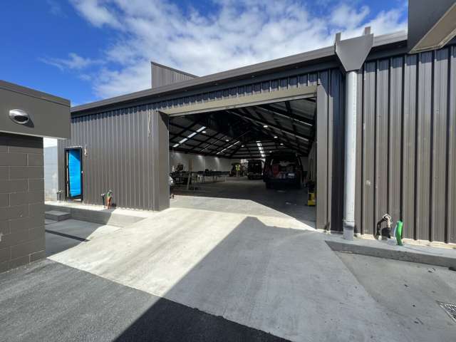 500m&sup2; Te Atatu Warehouse For Lease