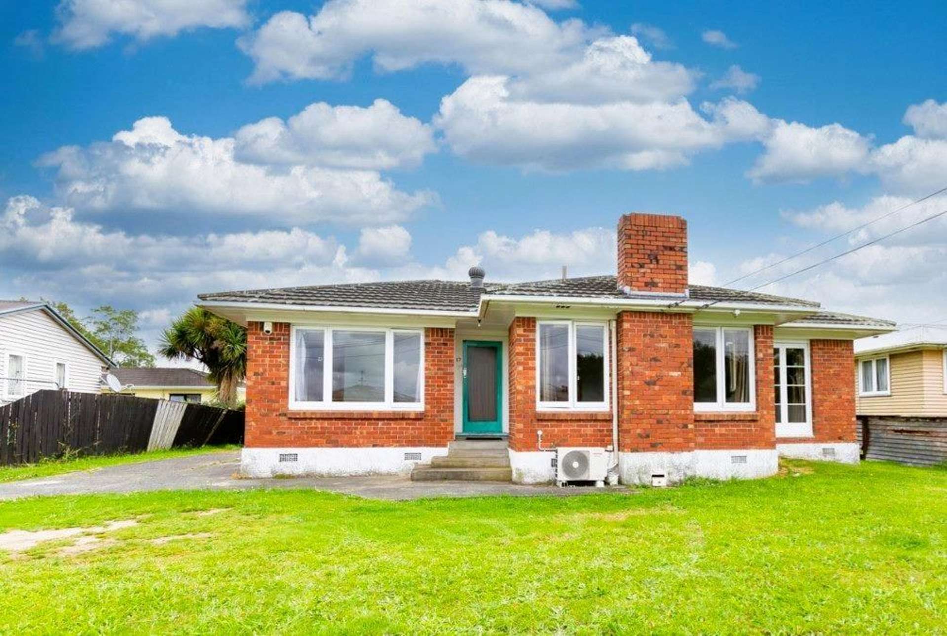 17 Sutton Crescent 10938_0