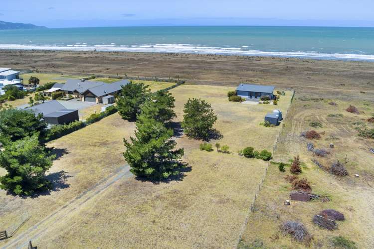 27 Ocean View Crescent Rarangi_16