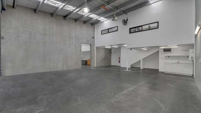 3 and 4/18 Taurus Place Bromley_2