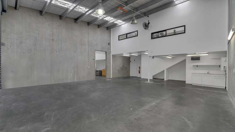 3 and 4/18 Taurus Place Bromley_2