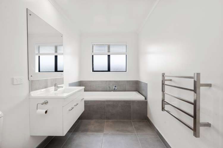 31 Saint Michael Crescent One Tree Point_17