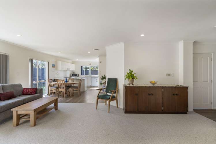 319a Royal Road Massey_13