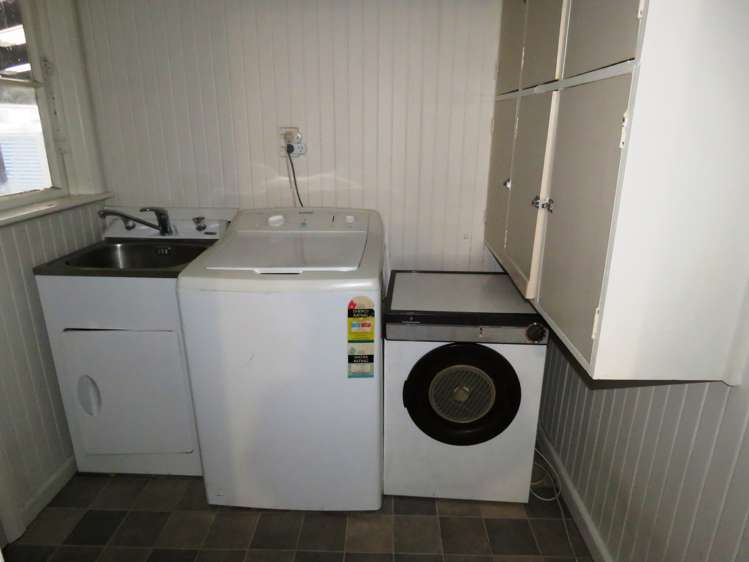 42 Main Street Reefton_19