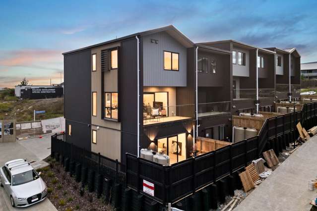 4 Bedroom, 3 Bathroom, in Rangitoto Zone !