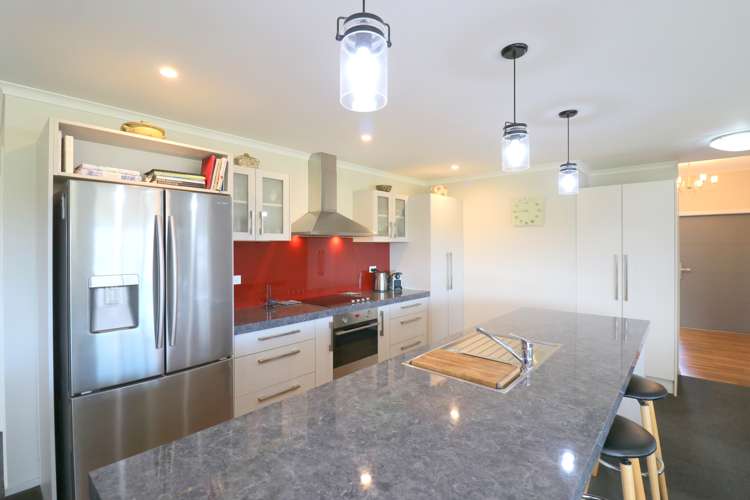 21 Sunrise Drive Seaward Bush_8