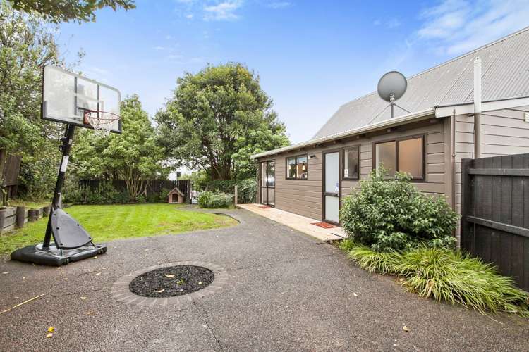 2 Raelene Place Massey_2