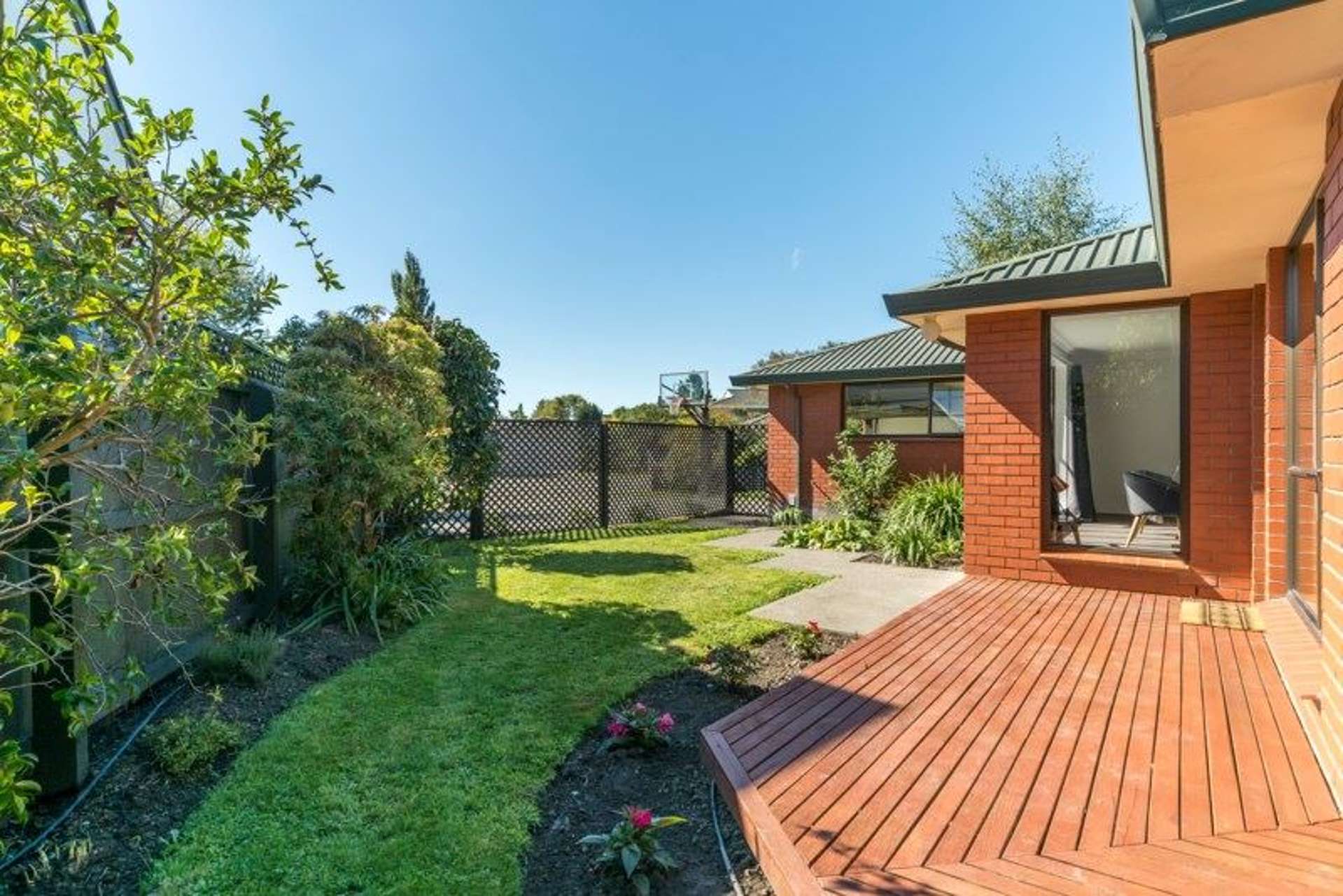 12 Esher Place Saint Martins_0