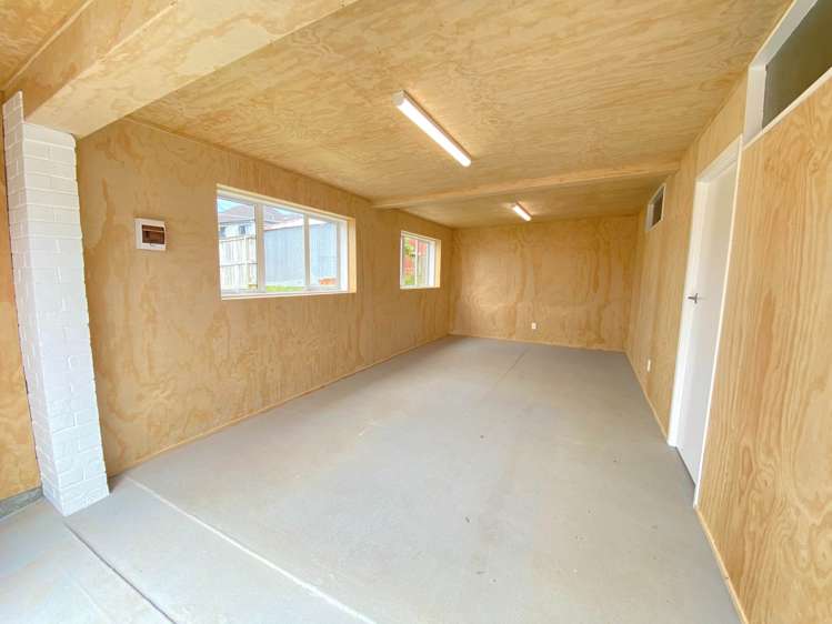 8A Puketea Street Blockhouse Bay_11
