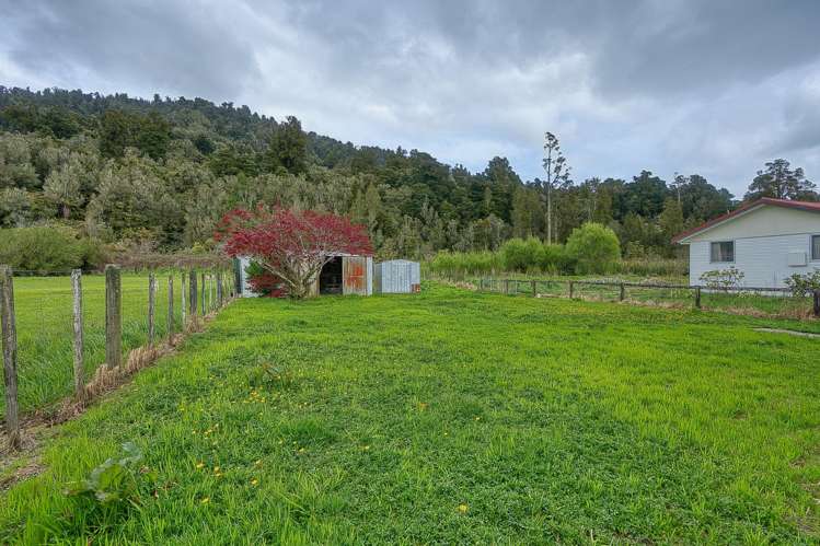 43 Main Road Harihari_19