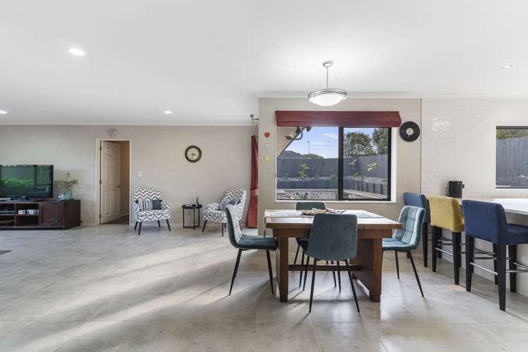 6 Glesan Place Beachlands_8