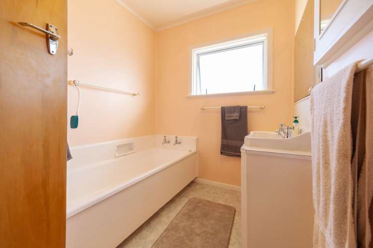 40 Tennyson Crescent Stoke_14