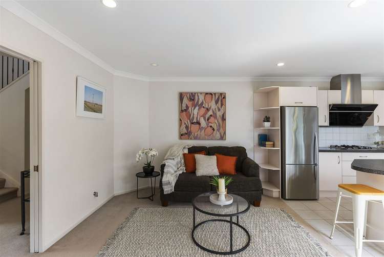 22 The Esplanade Eastern Beach_10