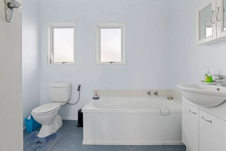 2 Shelley Crescent Stoke_13