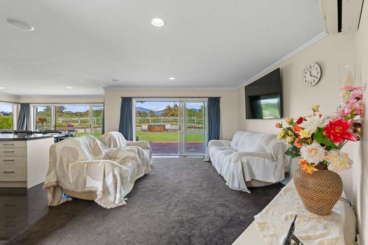 1484 Egmont Road Egmont Village_12