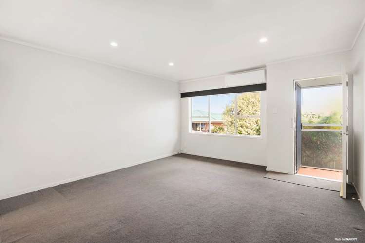2/23 Tawa Road_3