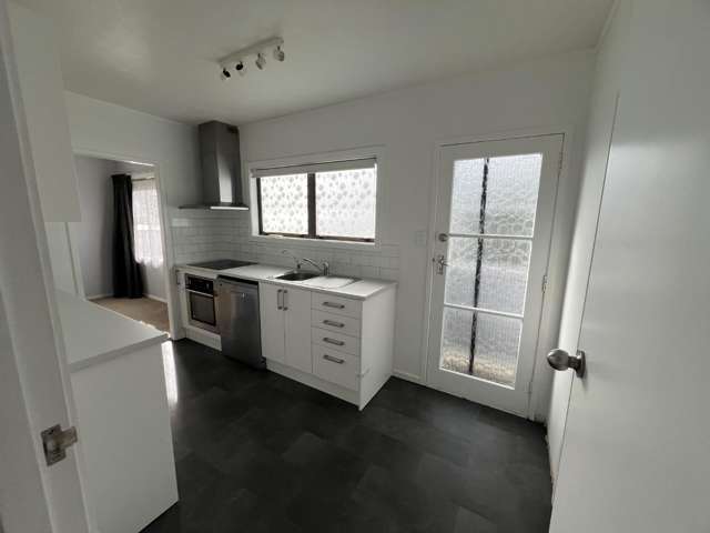 39A Brian Crescent Stanmore Bay_4